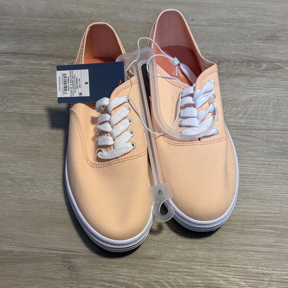 Universal Thread Peach‎ Sneakers